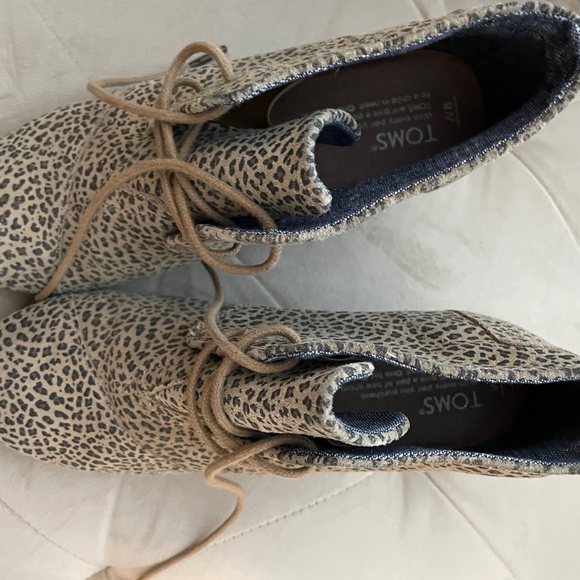 Tom’s Leopard Print Wedge - Picture 5 of 5